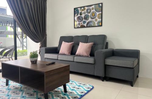 Kampung Kuala Pari Apartment | Elegant Manhattan Homestay with Pool in Ipoh