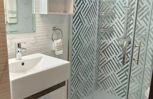 Socorro Apartment | Discover Manhattan Plaza Tower: Balcony, Karaoke & Netflix