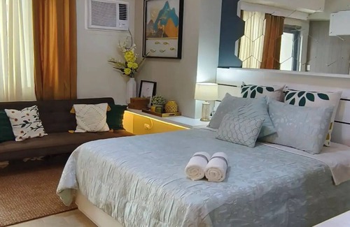 Socorro House | Cozy Manhattan Plaza Tower with Balcony & Netflix Access