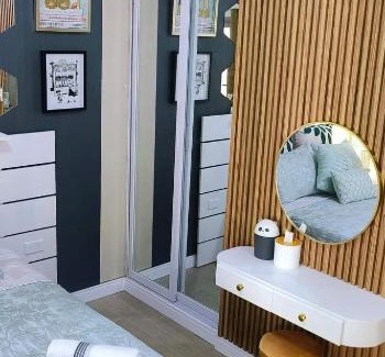 Socorro Hotel | Elegant Manhattan Plaza Tower 1 with Balcony Near Araneta
