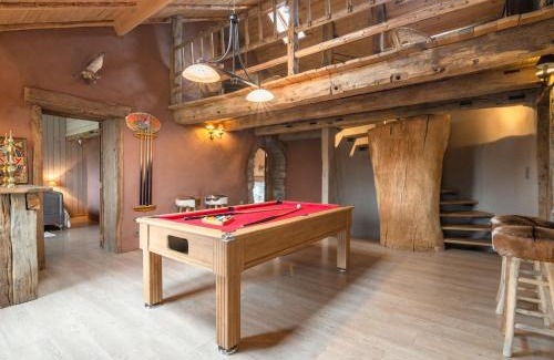 Manhay House | Relaxing Retreat with Bubble Bath, Sauna, and Fireplace