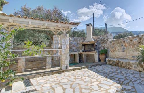 Riglia House | Discover Mani Stone Towers: Family-Friendly Comfort Awaits