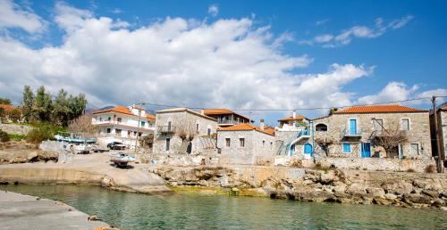 Riglia House | Discover Mani Stone Towers: Family-Friendly Comfort Awaits