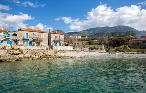 Riglia House | Discover Mani Stone Towers: Family-Friendly Comfort Awaits