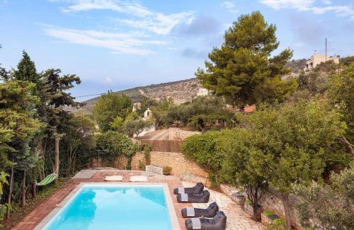 Oitylo Villa | Pet-Friendly Mani Tower with Pool and Kitchen Amenities