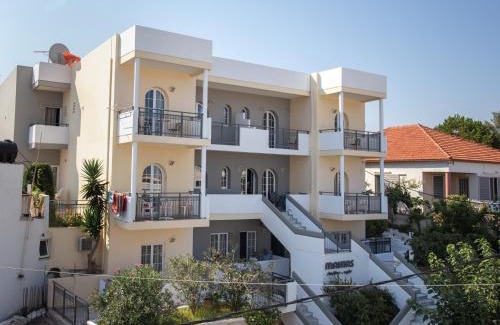 Agia Marina Apartment | Cozy Manias Hotel Apartments with Oceanfront Pool Access