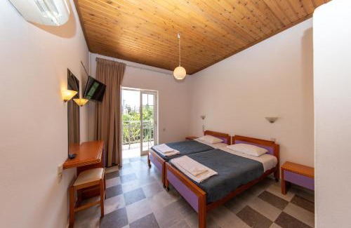 Agia Marina Apartment | Cozy Manias Hotel Apartments with Oceanfront Pool Access