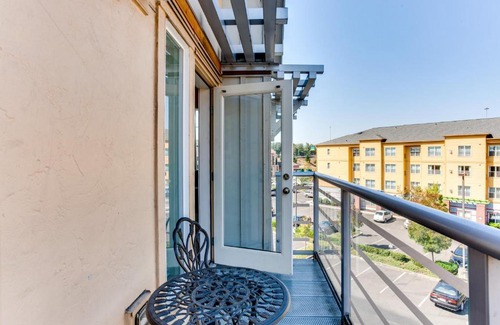 Bridgeton Apartment | Elegant 2BD/2BA Apartment with Balcony & Fireplace