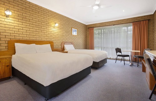 Camperdown Hotel | Eco-Friendly Stay at Manifold Motor Inn - Rated 9.2/10