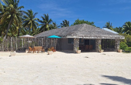 Manihi House | Manihi guest room