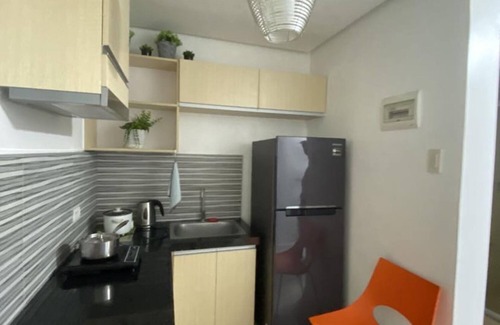 Barangay 670 Apartment | Discover Manila Deluxe Room with Balcony & Pool Access