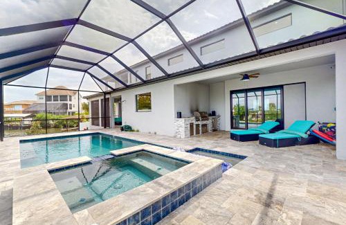 Apollo Beach House | Unforgettable Stays at Manila Palm Manor with Pool & Spa