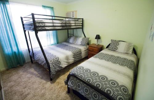 Manilla House | Cozy Manilla Cottage: Pet & Child Friendly Retreat