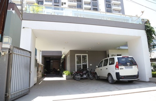 Bicholi Mardana Villa | Cozy Maninder Home Stay: Family-Friendly with Breakfast