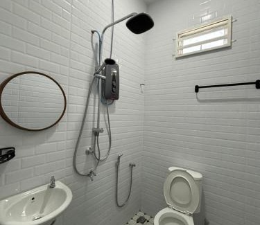 Kampung Kubang Tangga House | Cozy Manis Homestay: Family-Friendly Accommodation Awaits
