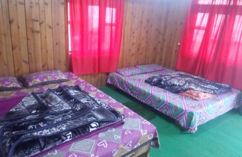 Kumai House | Cozy Manisha Guest House: Pet-Friendly & Family Welcoming