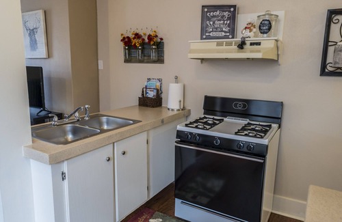Manitou Springs Apartment | Cozy Manitou Loft Apartment 3A: Family-Friendly Retreat