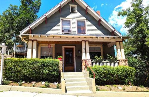 Manitou Springs House | Discover Manitou Springs White Yarrow Inn: 4-Star Getaway
