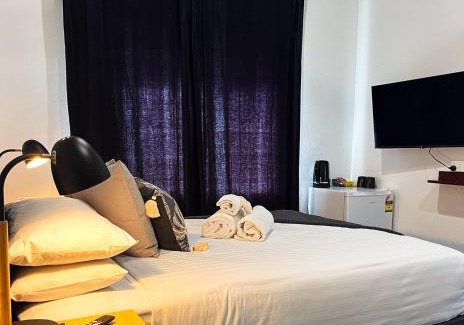 Manjimup Hotel | Welcoming Stay at Manjimup Hotel with Pool and Restaurant