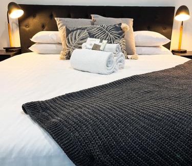 Manjimup Hotel | Welcoming Stay at Manjimup Hotel with Pool and Restaurant