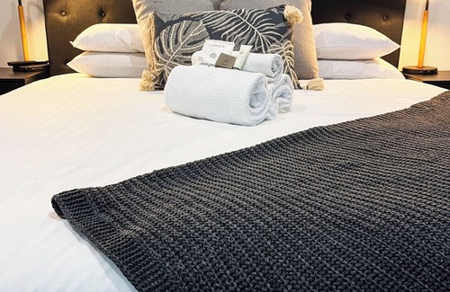 Manjimup Hotel | Relaxing Stay at Manjimup Hotel with Pool & Restaurant