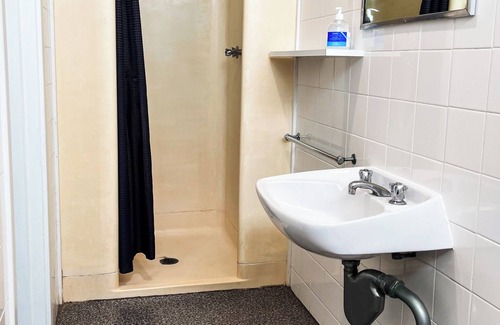 Manjimup Hotel | Relaxing Stay at Manjimup Hotel with Pool & Restaurant