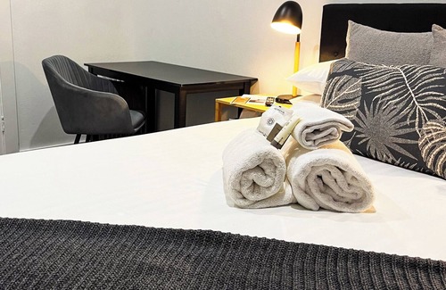 Manjimup Hotel | Relaxing Stay at Manjimup Hotel with Pool & Restaurant