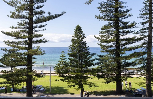 Manly Apartment | Beachfront Manly Apartment with Ocean Views and Breakfast