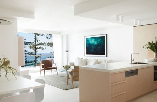 Manly Apartment | Steps from Manly Beach: Enjoy Oceanfront Bliss & Pools