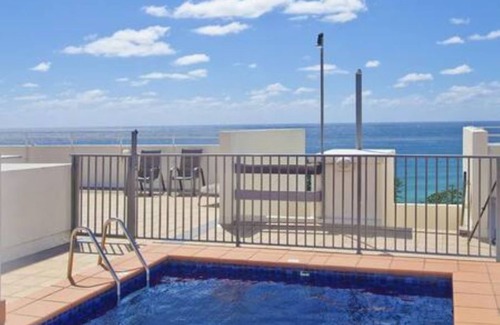 Manly Apartment | Seaside Escape at Manly with Ocean View and Pool Access