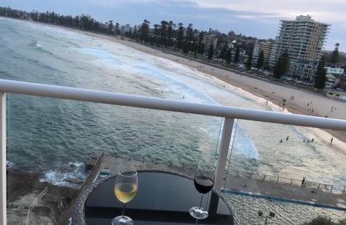 Queenscliff Apartment | Oceanfront Manly Waterfront Beach Stay with Pool Access