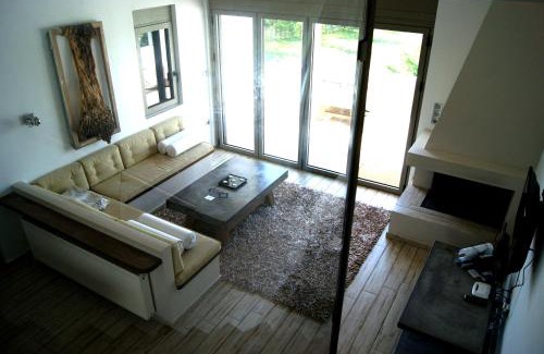 Monastiraki House | Experience Manna Gea: 4-Star Oceanfront Paradise
