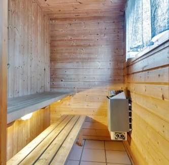 Samuelsberg Cabin | Discover Manndalen Sjøbuer: Oceanfront Retreat with Hot Tub