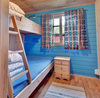 Samuelsberg Cabin | Discover Manndalen Sjøbuer: Oceanfront Retreat with Hot Tub