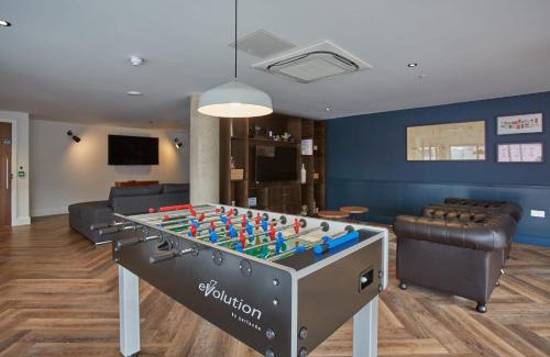 William Morris Apartment | Modern Chic Apartments at Mannequin House, London - 4 Star