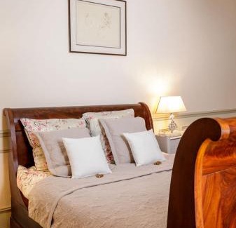Crossac House | Inviting Manoir de Bel Ébat: Oceanfront Gem with Pool