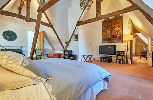 Blay Bed & Breakfast | Elegant Manoir de Cléronde: 5-Star Luxury with Spa Access