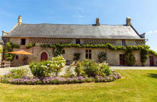 Morbihan House | Oceanfront Relaxation at Manoir de Kerat with Hot Tub