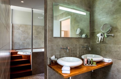 Ploneour-Lanvern Hotel | Discover Manoir de Kerhuel: Guest Rated 9/10, Family-Friendly