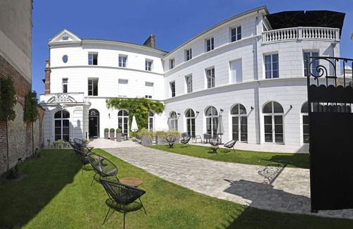 Lisieux Apartment | Explore Manoir de l'Eveche: Ocean View & Spa Retreat