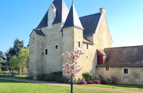 Roeze-sur-Sarthe House | Unforgettable Manoir de la Beunèche with Oceanfront Views