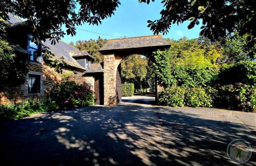 Bruz Bed & Breakfast | Experience Manoir de la Droulinais with Oceanfront Views