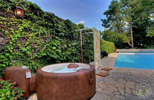 Bruz Bed & Breakfast | Experience Manoir de la Droulinais with Oceanfront Views