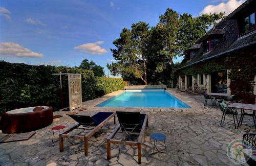 Bruz Bed & Breakfast | Experience Manoir de la Droulinais with Oceanfront Views