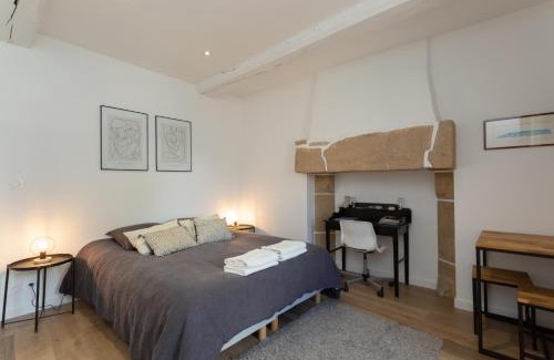 Val-d'Ize Bed & Breakfast | Experience Manoir de la Nogrie with Oceanfront Access & Pool