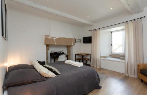 Val-d'Ize Bed & Breakfast | Experience Manoir de la Nogrie with Oceanfront Access & Pool