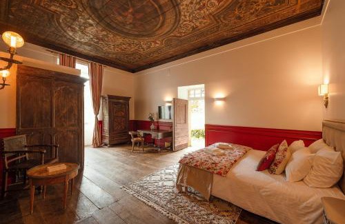 Autoire Bed & Breakfast | Discover Oceanfront Bliss at Manoir de Laroque Delprat