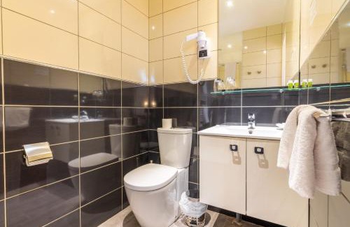 Plonevez-Porzay Hotel | Delightful Manoir de Moëllien: Pet-Friendly Retreat