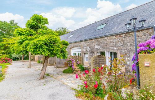 Plonevez-Porzay Hotel | Delightful Manoir de Moëllien: Pet-Friendly Retreat