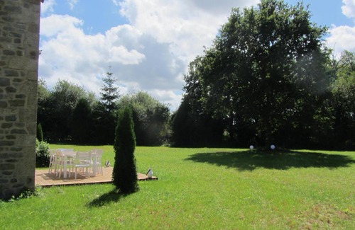 Combourg House | Experience Manoir de Pléac: Pet-Friendly Gîtes & Pool
